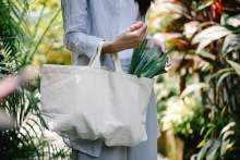 Women carrying cotton shopping bag with leeks