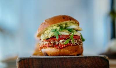 Burger with avocado, red pepper, tomato and quiona